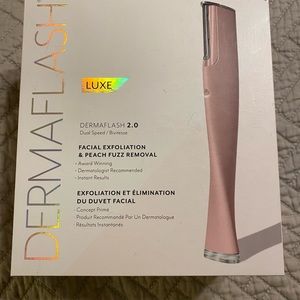 NWOT DERMAFLASH Luxe 2.0 Facial Exfoliation & Peach Fuzz Removal